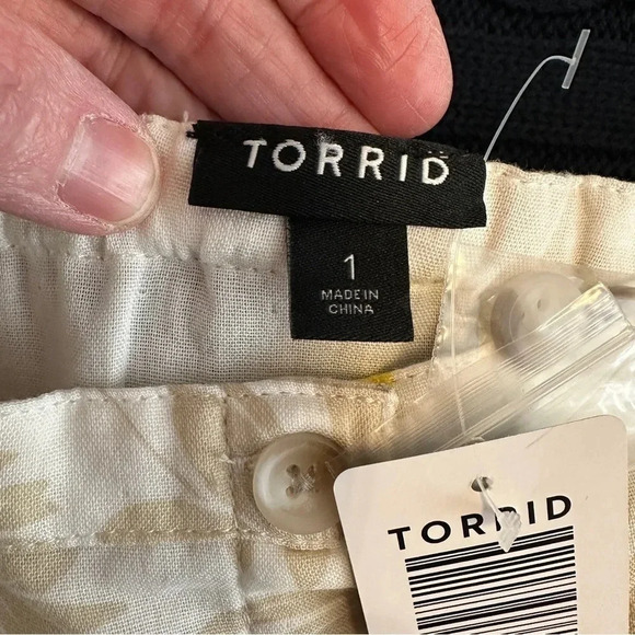 NEW TORRID size 1X Double Gauze‎ Ruffle Button Front Tank Top Cotton Classic NWT - Picture 6 of 12